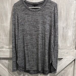 Banana Republic women’s L black and white marled stripe long sleeve tunic S2